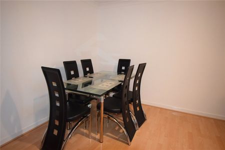3 bedroom apartment to rent - Photo 2