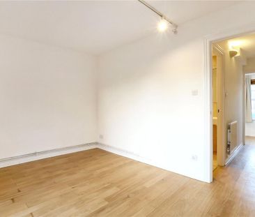 4 bedroom house in Chiswick - Photo 1