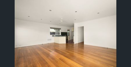 Close to everything! - Photo 3