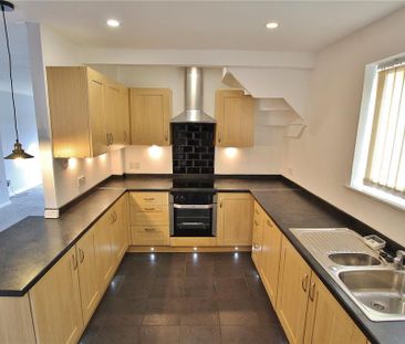 3 bedroom semi-detached house to rent - Photo 3