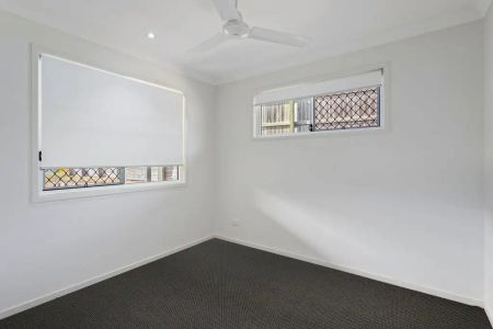 2/94 Brentwood Drive, Bundamba QLD 4304 - Photo 4