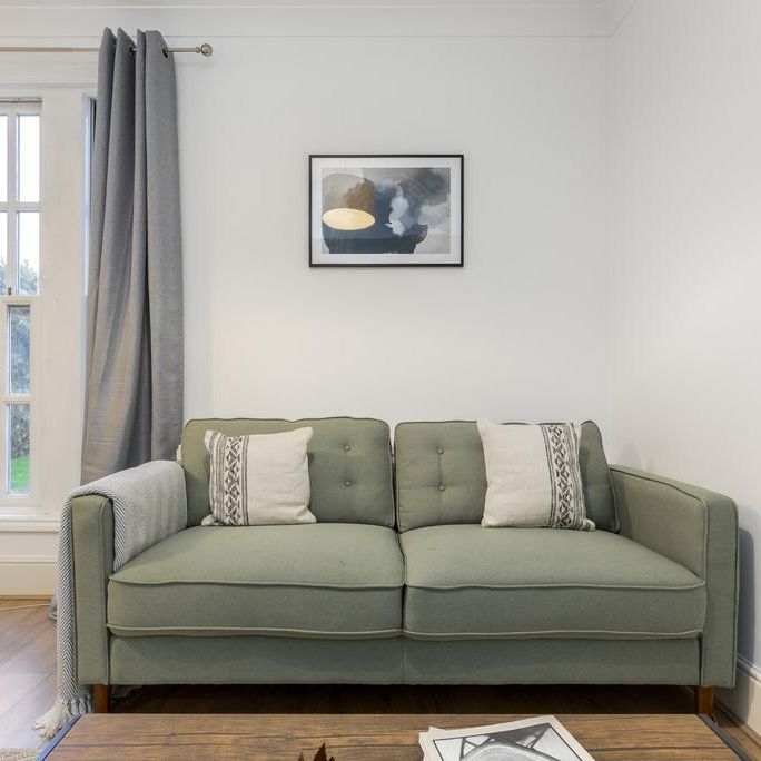 2 bedroom ground floor flat to rent - Photo 1