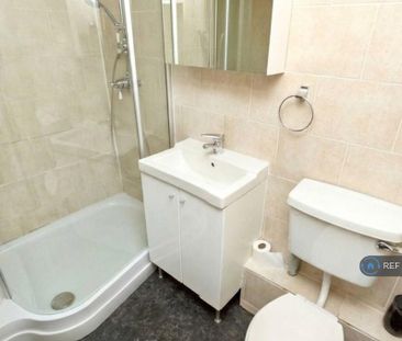 3 bedroom flat to rent - Photo 5