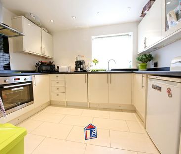 3 bedroom flat to rent - Photo 4