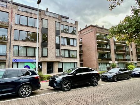 Prachtig gelegen appartement met lift, 2 slpk, terras, berging en autostaanplaats - Photo 5