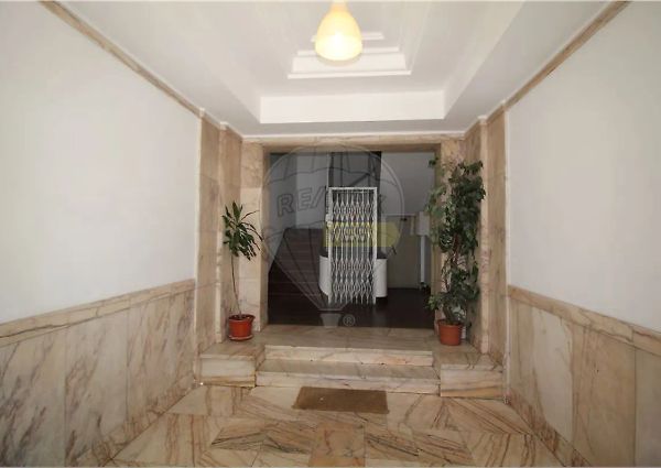 Apartment T2 in Alvalade, Lisboa
