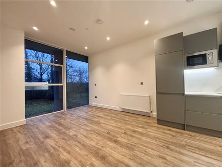 Roop House, Fleet, Hampshire, GU51 - Photo 2