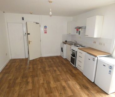 1 bed Apartment - To Let - Photo 5