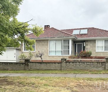 Freshly Painted 3 Bedroom - Photo 3