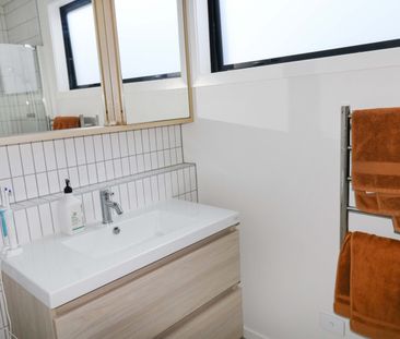 Petone Townhouse - Photo 2