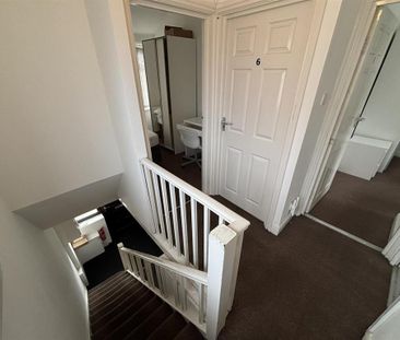 6 bedroom house to rent - Photo 2