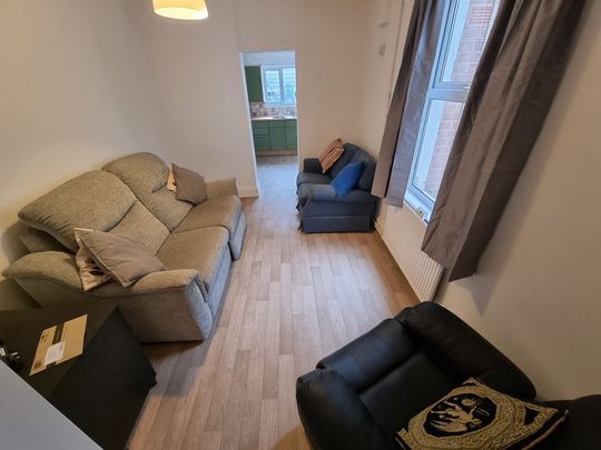 5 Bed Student Accommodation - Photo 1