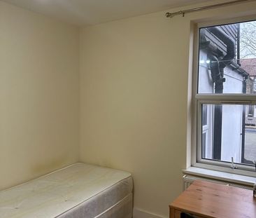 Room in a Shared House, Ruckholt Road, E10 - Photo 3