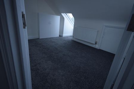 3 bedroom flat to rent - Photo 3
