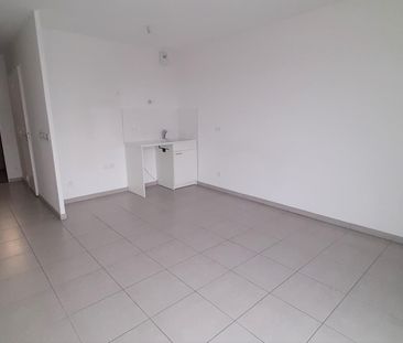 location Appartement F2 DE 40.6m² À VILLEURBANNE - Photo 3