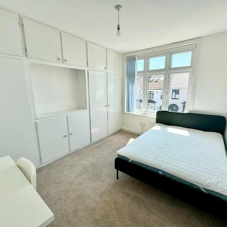 Ninth Avenue, Horfield - Photo 1