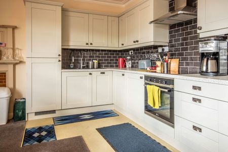3 Bedroom - Photo 3