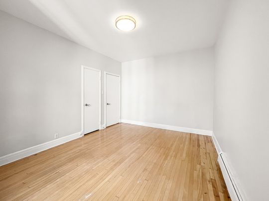 1540 Av. Summerhill #204 - Photo 1