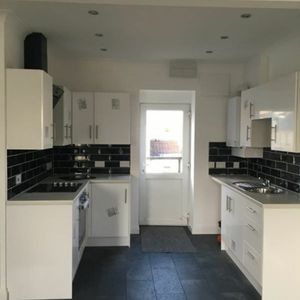 Cowbridge Road, Pontyclun CF72 9ED - Photo 2