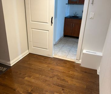 For Lease - 32 Belgravia Avenue Unit# Bedroom 1, Toronto, Ontario - Photo 6