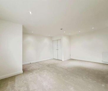 Crown Close, Formby, L37 - Photo 3