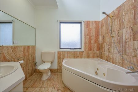 North Melbourne - Photo 2