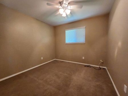 Beautiful Four Bedroom Single Family Home in Cloverdale with Yard - Photo 3