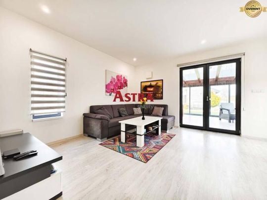 NA PRENÁJOM: MODERNÝ A ÚTULNÝ DOM PRI JAZERE, ČAŇA - Fotografia 1