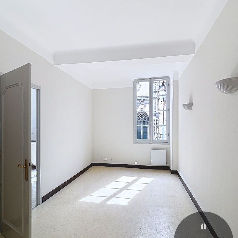 A LOUER AVIGNON (84000) INTRAMUROS : APPARTEMENT 2 PIECES NON MEUBLE - QUARTIER RUE PAUL SAIN, - Photo 1