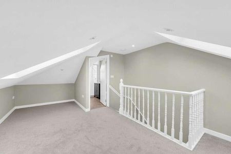 Top Floor Flat, Bennett Park, Blackheath, SE3 - Photo 4