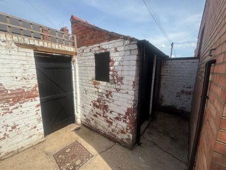 2 bedroom terraced house to rent - Photo 3