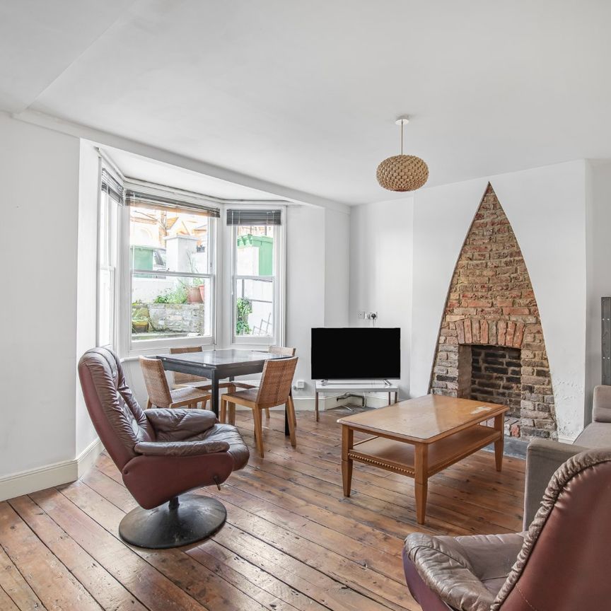 Elm Park, London, SW2 - Photo 1