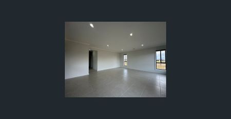 Luxurious Family Home in Cranbourne East - Photo 3