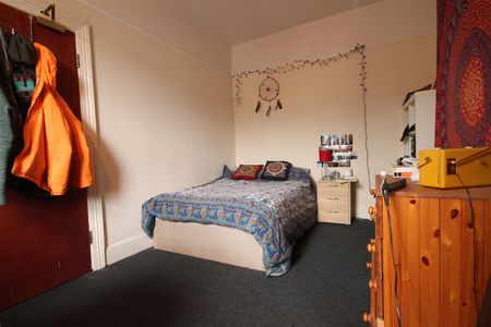 Cardigan Terrace, Heaton - Photo 3