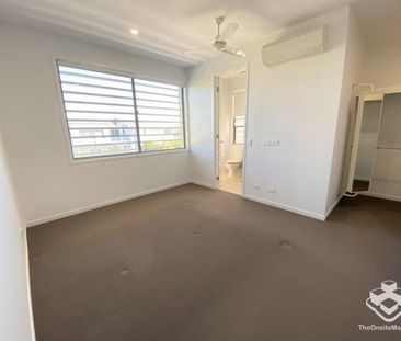 Beautiful Modern Townhouse in South bay Drive - Photo 2