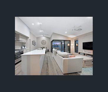 Beautiful Home With 3 Living Areas + Solar - Photo 4