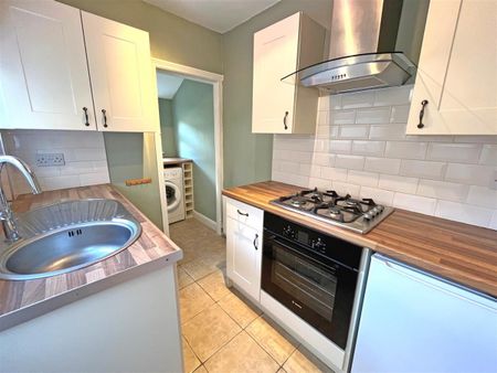 2 bedroom Terraced House to rent - Photo 4