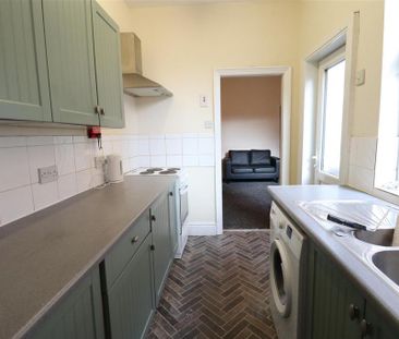 2 bedroom terraced house to rent - Photo 2