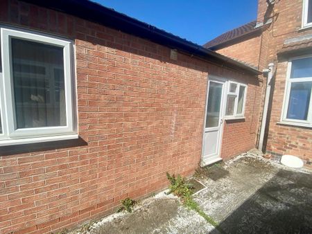 2 bedroom semi-detached house to rent - Photo 3