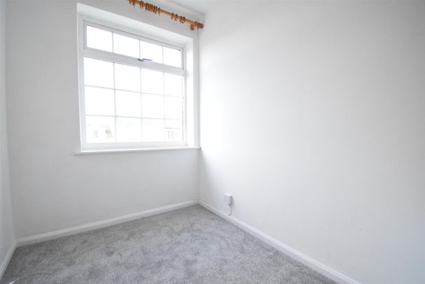 Newton Close, Wakefield - Photo 1
