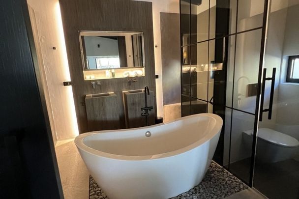 4 Bedroom Villa For Rent in Nueva Andalucía, Málaga - Photo 1