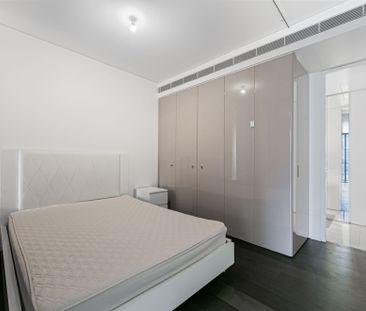 Furnished Modern Studio Apartment in Prime Park Lane Location - Photo 6