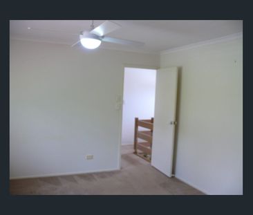 5 Bedroom Family Home in Helensvale with Pool! - Photo 3