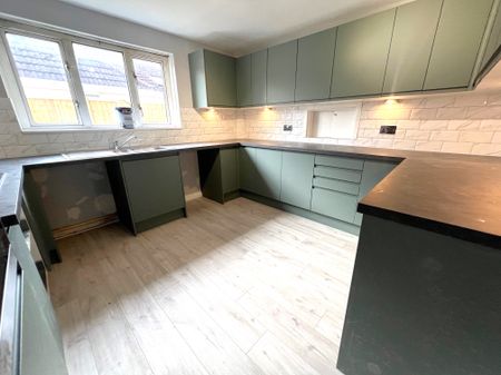 3 bedroom bungalow to rent - Photo 2