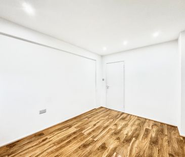 2 Bedroom Apartment, Dagnall Street, London - Photo 4