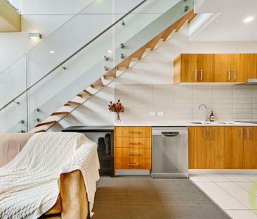 Stunning Loft-Style Apartment with study in the Heart of Braddon - Photo 2