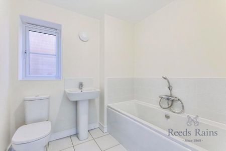 4 bedroom detached house to rent - Photo 4