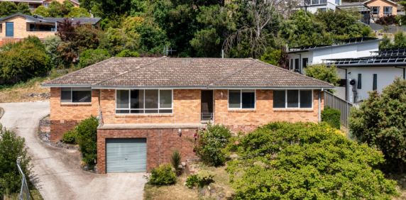Spacious Four Bedroom Family Home - Photo 2
