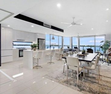 Absolute Waterfront Living â Uninterrupted Broadwater Views - Photo 5