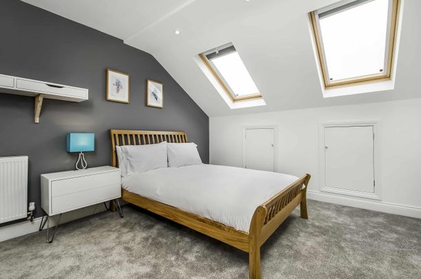 Large, Modern En-Suite Loft Room - Photo 1